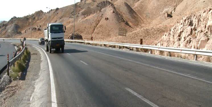 تمام مسیر ۱۱ کیلومتری مهران _ پایانه مرزی ۶ بانده می‌شود.